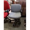 Image 4 : 4 GAS LIFT OFFICE CHAIRS BLUE, ORANGE AND GREY