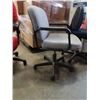 Image 5 : 4 GAS LIFT OFFICE CHAIRS BLUE, ORANGE AND GREY