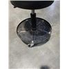 Image 2 : ROLLING HUSKY SHOP STOOL