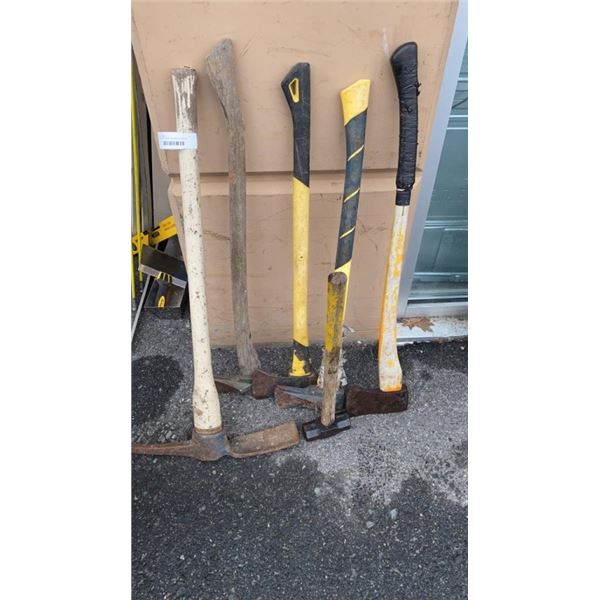 BUNDLE OF SPLITTING MAULS, PICKAXE AND SLEDGEHAMMER