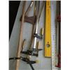 Image 3 : JACKALL, 3 BAR CLAMPS, 2 PIPE CLAMPS, LEVEL, BROOM AND STRAIGHT EDGE