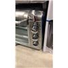 Image 4 : 2 BLACK AND DEKCER TOASTER OVENS, HAMILTON BECH FLEX BREW COFFEE MAKER AND COFFEE URN
