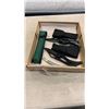 Image 1 : LOT OF 2 NEW MECHANICAL KNIVES WITH 2 POCKET KNIVES AND COLLAPSABLE BATON