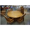 Image 1 : ROUND OAK PEDESTAL DINING TABLE WITH LEAF AND 4 CHAIRS
