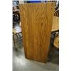 Image 8 : ROUND OAK PEDESTAL DINING TABLE WITH LEAF AND 4 CHAIRS