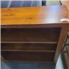 Image 3 : PINE BOOKSHELF