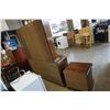 Image 9 : WOOD 7 DRAWER DRESSER WITH MIRROR GALLERY AND NIGHTSTAND