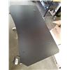 Image 2 : XROCKER GAMING DESK WITH CUP HOLDER AND HEADPHONE HANGER