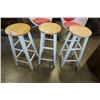 Image 1 : 3 MAPLE AND WHITE BAR STOOLS