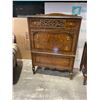 Image 2 : ANTIQUE WALNUT CARVED 4 DRAWER CHEST W/ GLASS TOP