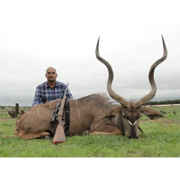 Leopard's Valley donates a 7-day 1x1 Sable Bull Hunt in Eastern Cape South Africa VALUE: $8300