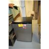 Image 3 : BAR REFRIGERATOR (13 1/2" X 25" X 18")