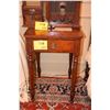 Image 1 : ANTIQUE BEDSIDE TABLE W/1 DRAWER