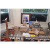 Image 1 : COLONIAL WILLIAMSBURG MINIATURES & FRAMED PHOTO (9 PCS)