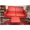 Image 1 : RED LEATHER LOVE SEAT & OTTOMAN (33" X 60" X 33")