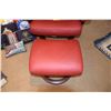 Image 3 : RED LEATHER STRESSLESS CHAIR W/OTTOMAN BY EKORNES (2 PCS)
