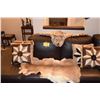 Image 1 : WOLF PELT, PILLOWS & THROW (6 PCS)