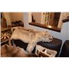 Image 4 : WOLF PELT, PILLOWS & THROW (6 PCS)