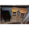 Image 1 : BAR STOOLS & TRAY TABLES