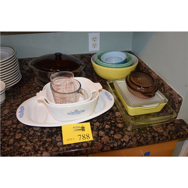 COLLECTION OF VINTAGE PYREX  CORNING WARE (18 PCS)