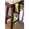 Image 1 : WOOD STOOL