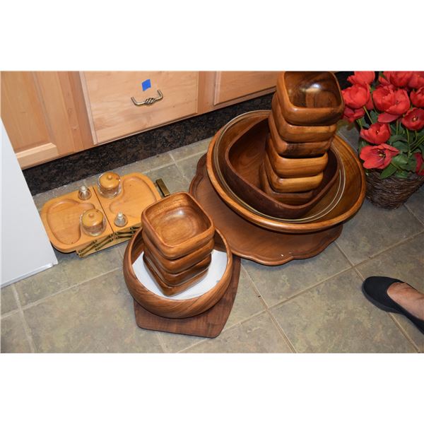 COLLECTION OF WOOD BOWLS, LAZY SUSAN, TRAY, ETC. (16 PCS)