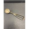 Image 1 : Vintage Gilchrist #30 Metal Ice Cream Scoop