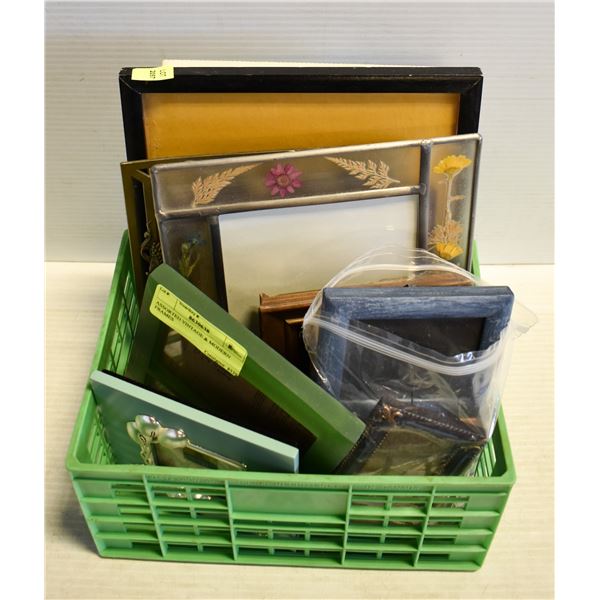 ASSORTED VINTAGE & MODERN FRAMES