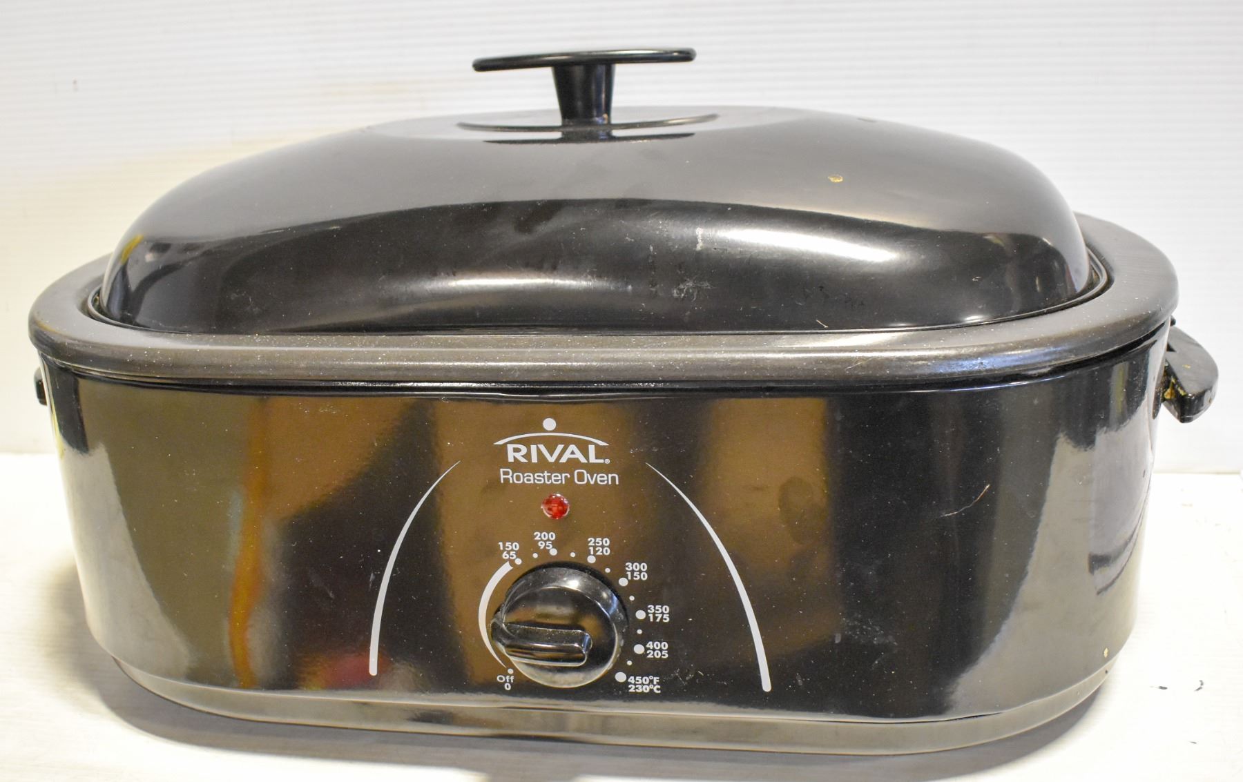 RIVAL FAMILY SIZE ROASTER OVEN