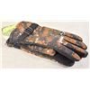 Image 1 : PAIR OF SIZE LARGE CAMO GLOVES