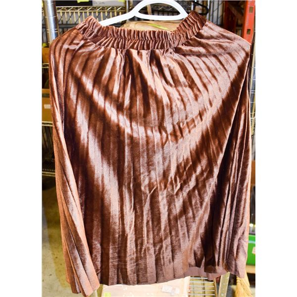 PLEATED SKIRT - ELASTIC WAISTBAND - SIZE MEDIUM