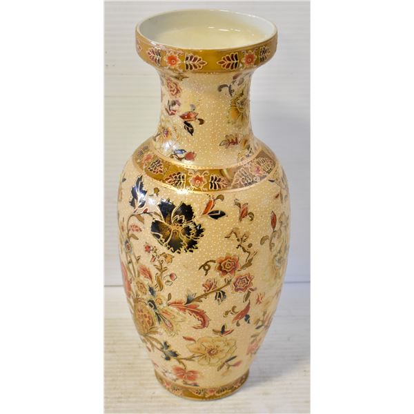VINTAGE CHINESE VASE