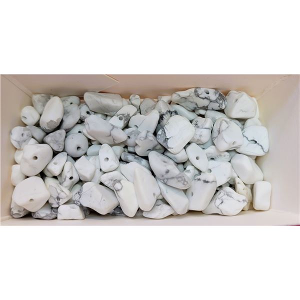 22)  LOT OF 25.3 GRAMS OF WHITE VEINED HOWLITE
