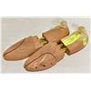 Image 1 : SHOE STRETCHERS.