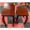 Image 2 : SET OF 2 SOLID WOOD NESTING SIDE TABLES