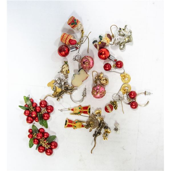LOT OF ASSORTED VINTAGE CHRISTMAS JEWELRY
