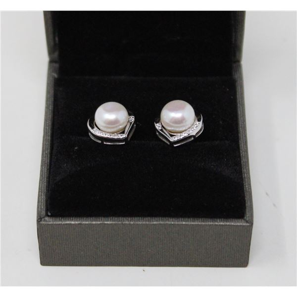 B. CATCHER .925 SILVER FRESH WATER PEARL EARRINGS
