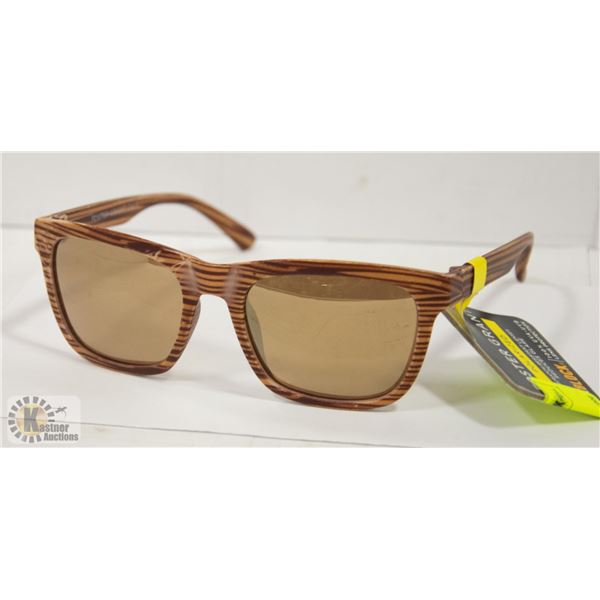 PAIR OF NEW FOSTER GRANT SUNGLASSES