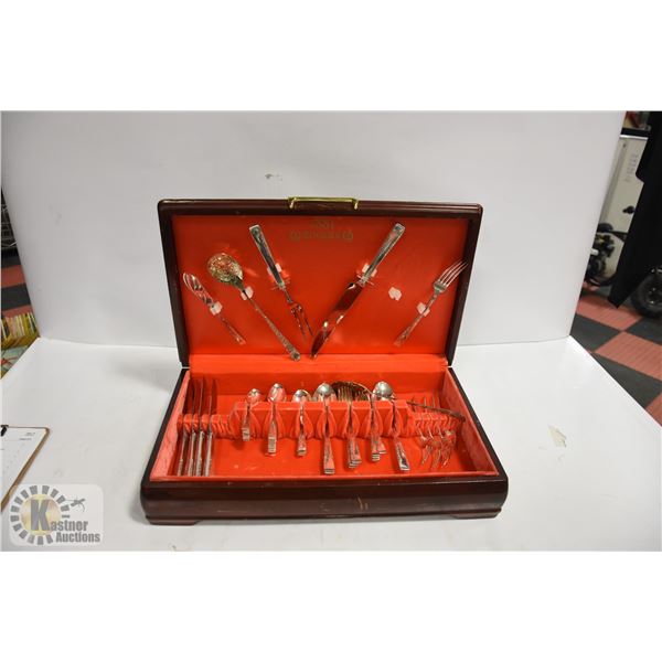 VINTAGE ONEIDA "PROPOSAL" CUTLERY SET IN BOX