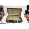Image 2 : VINTAGE BLUE METAL & BRASS TRUNK