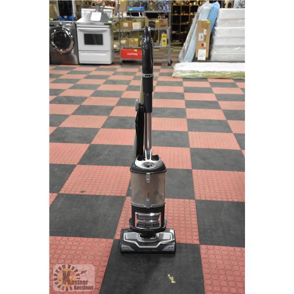 SHARK PROFESSIONAL NAVIGATOR VACUUM CLEANER