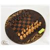 Image 2 : ORNATE WOOD CHESS BOARD