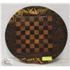 Image 4 : ORNATE WOOD CHESS BOARD