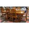 Image 4 : SOLID WOOD DINING ROOM TABLE WITH LEAF & 7 CHAIRS