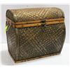 Image 1 : LARGE WICKER DECORATIVE CHEST WITH SIDE