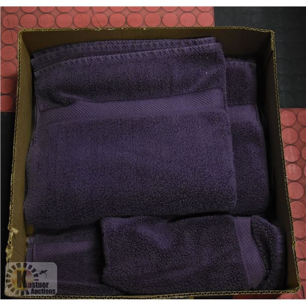 BOX WITH MAUVE ROYAL VELVET TOWEL SET - 2