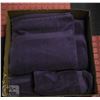 Image 1 : BOX WITH MAUVE ROYAL VELVET TOWEL SET - 2