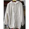 Image 1 : FOREVER 21 LADIES WHITE PLUSH SOFT JACKET