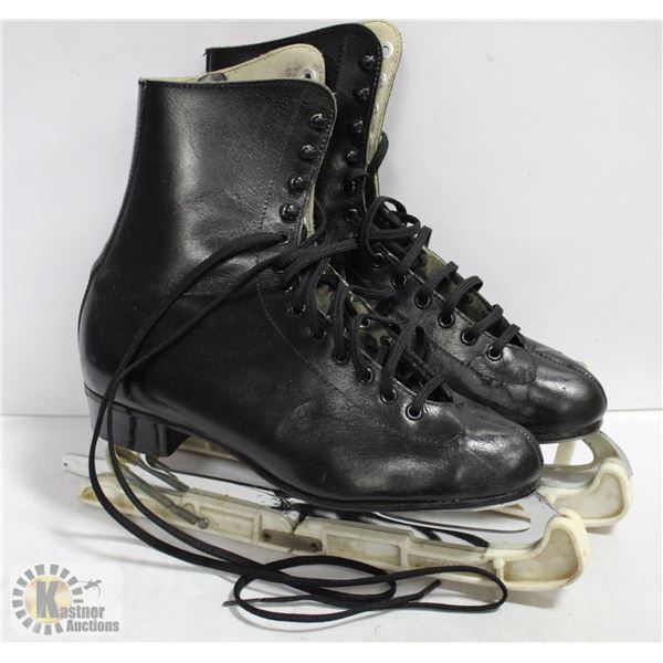 VINTAGE CCM SKATES IN BOX