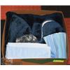 Image 1 : BOX WITH BATHROOM ACCESSORIES INCLUDING LARGE